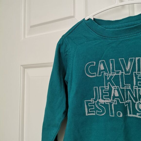 3/$20 Calvin Klein boys long sleeve shirt size 2T - Picture 2 of 4